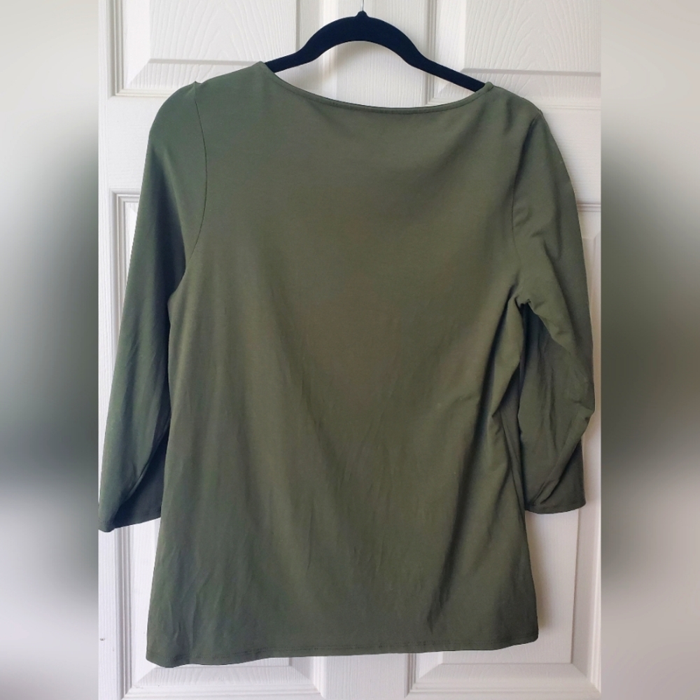 𝅺Chico’s The Ultimate Tee size 1 (M) Army Green - Picture 2 of 3
